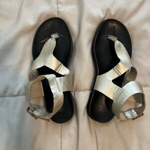 Verbenas Sandals- Metallic color straps